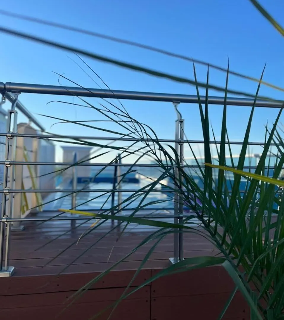 Cozy Studio Apartment For 3 With A Pool Batumi Georgien